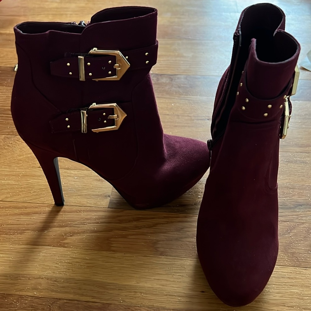 Burgendey booties